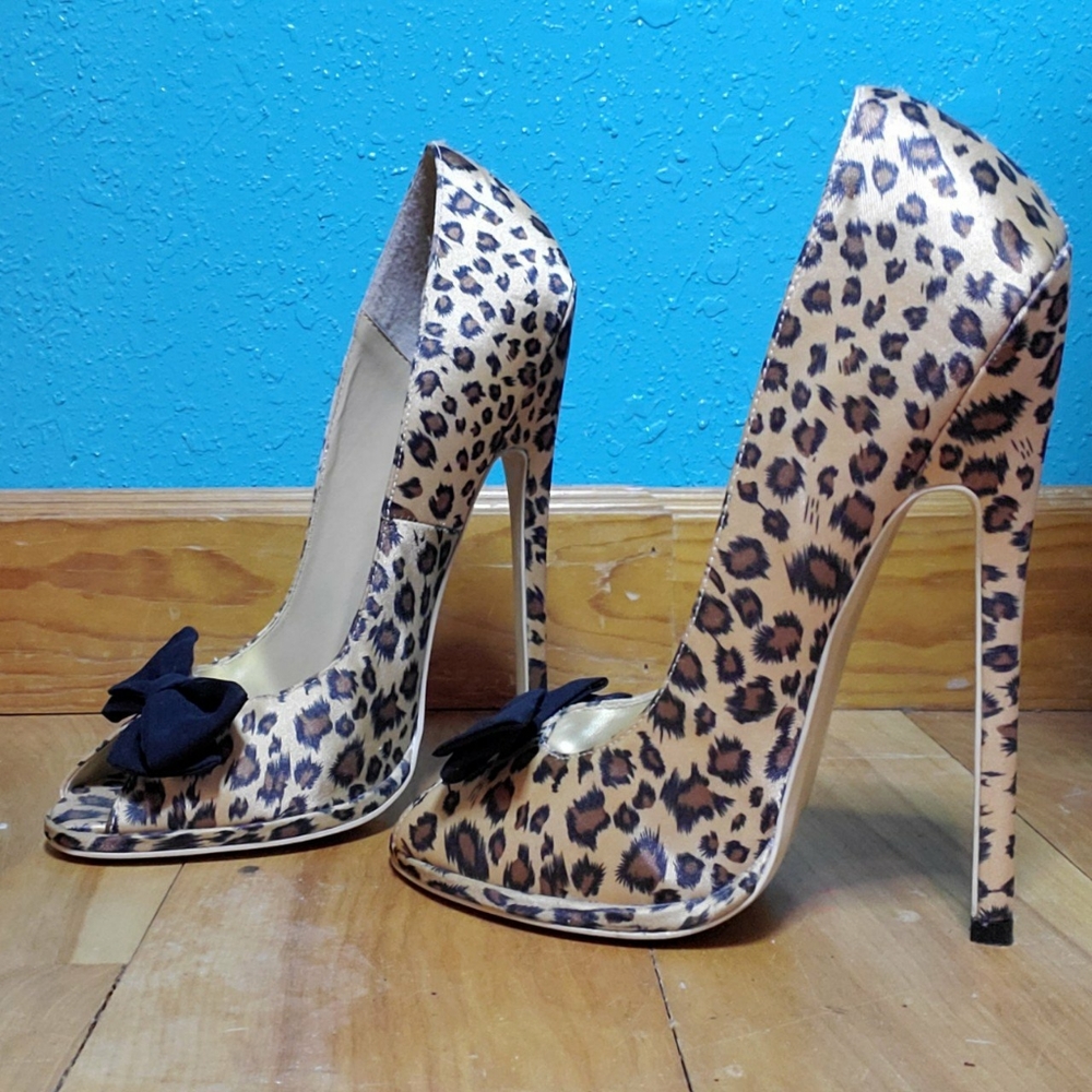 Leopard print vertical heels